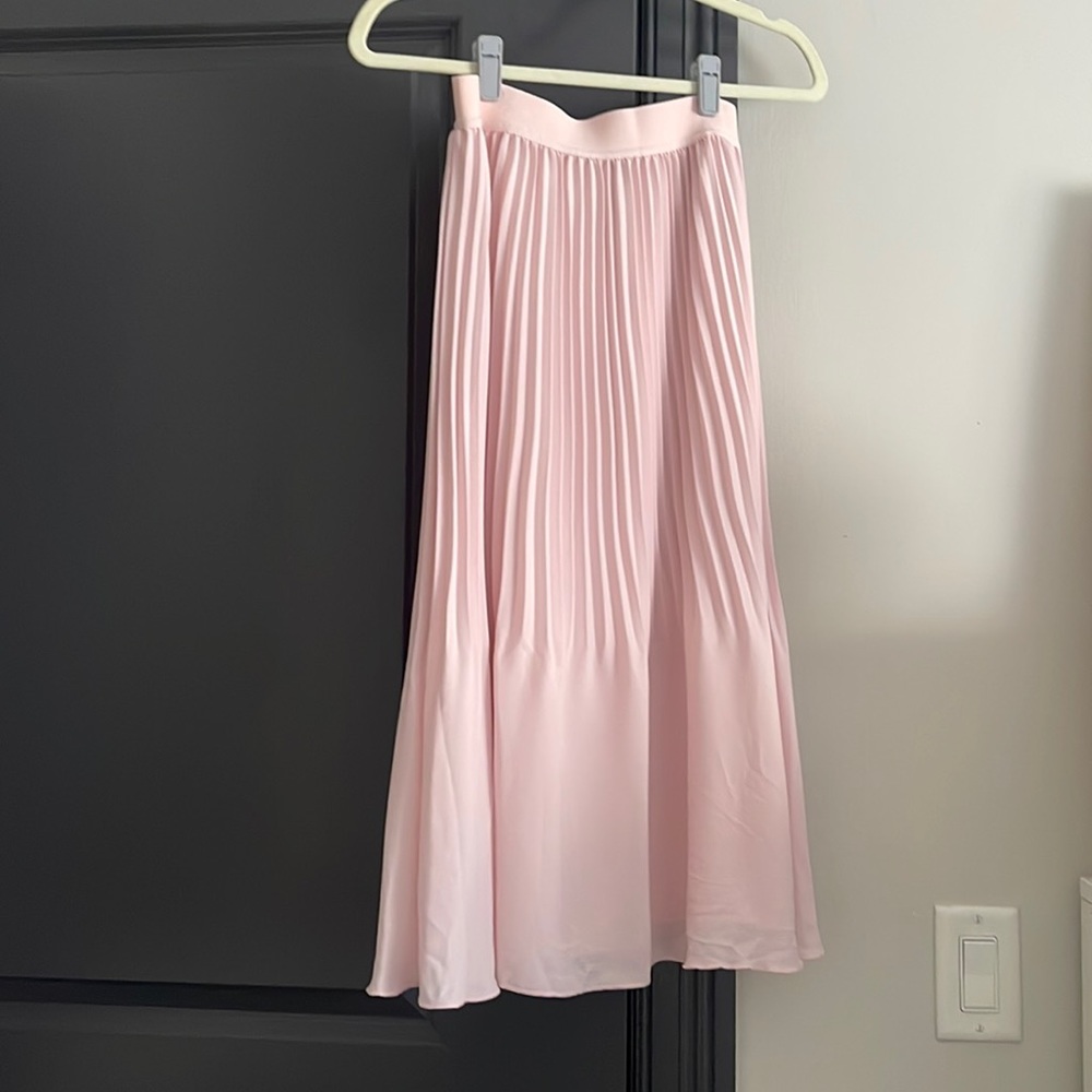 Beautiful midi skirt from J Crew. Light pink with a slip for great coverage